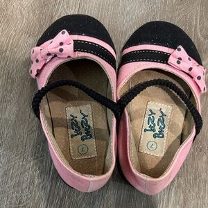 IzzY BizzY Girls' Pink and Black Mary Jane Shoes
